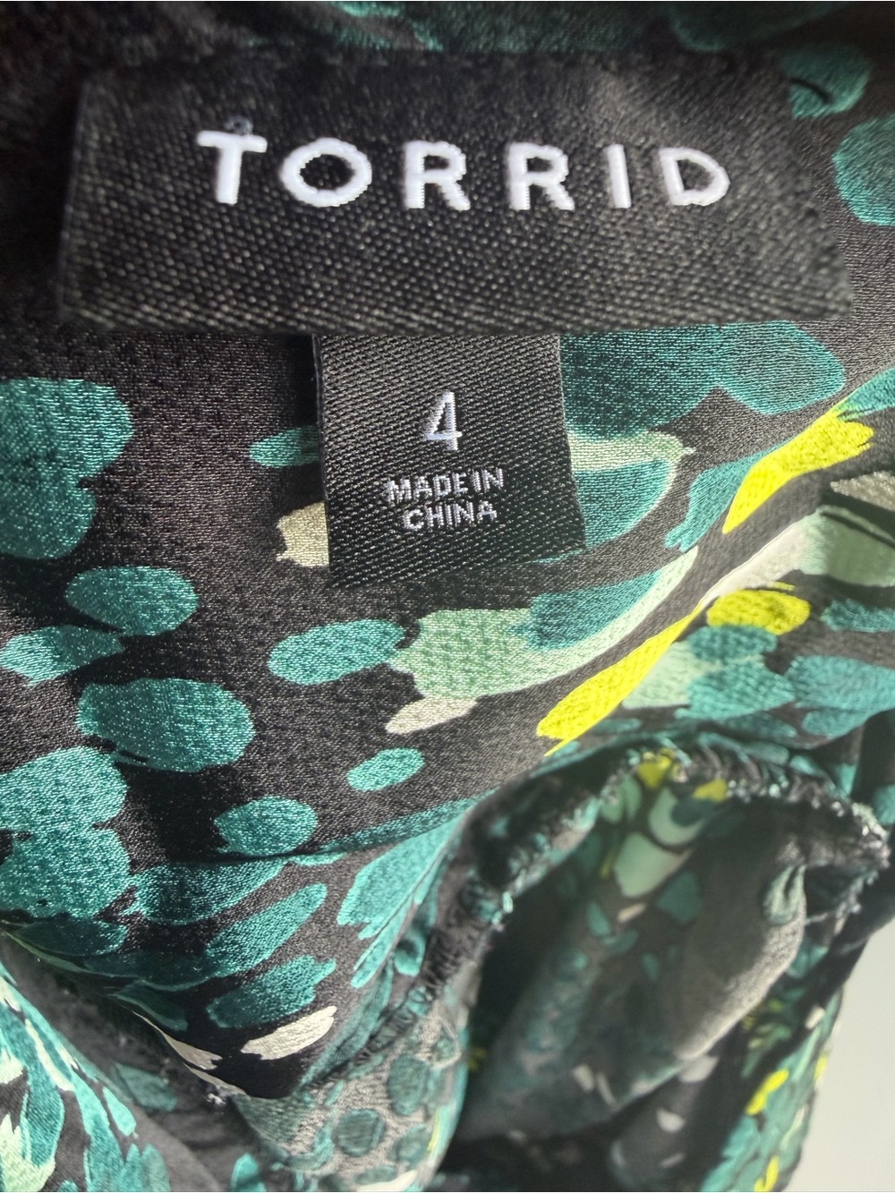 torrid 4 Green & Black Printed Wrap Satiny Blouse 4X - Picture 10 of 10